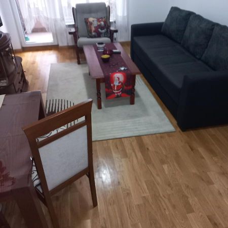 Cozy Skopje Retreat 2 Appartement Buitenkant foto